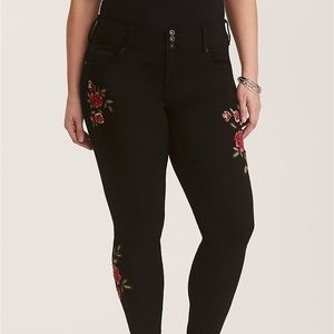 Torrid rose embroidered jeggins